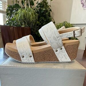 Very Volatile PU Leather Faux Snakeskin Wedge Sandals White Size 9 (Never Worn)